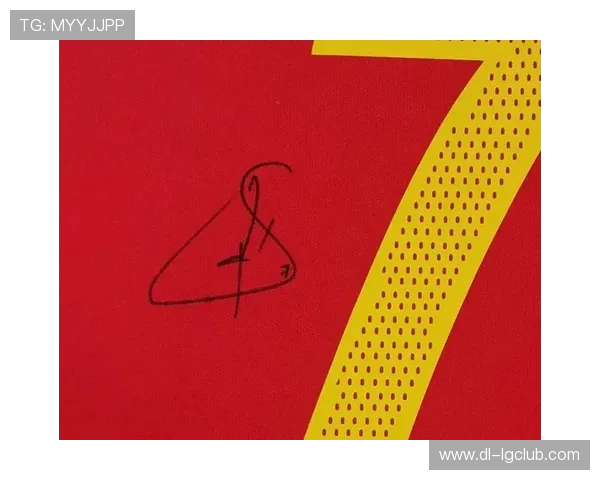 限量版足球球衣全套签名收藏品鉴赏与投资价值分析